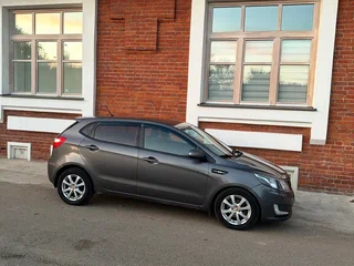 2013 Kia Rio 5-speed III, серый, 795000 рублей, вид 1