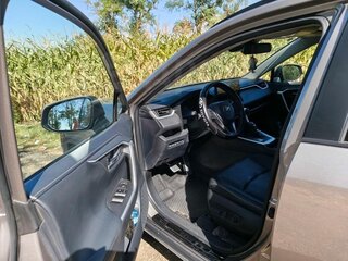 2024 Toyota RAV4 V (XA50), серый, 3600000 рублей, вид 4