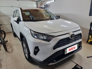 2021 Toyota RAV4 V (XA50), белый, 3700000 рублей, вид 1