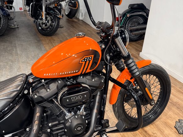 2021 Harley-Davidson Street Bob, оранжевый, 1699000 рублей - вид 27