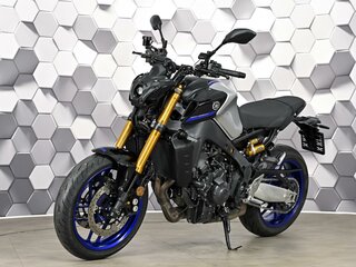 2023 Yamaha MT-09 (FZ-09), серебристый, 1199000 рублей, вид 2
