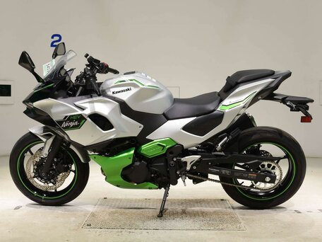 2025 Kawasaki Ninja 7, серебристый, 899000 рублей, вид 1