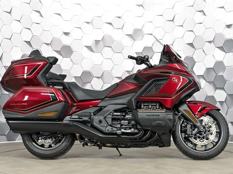 2025 Honda GL 1800 Gold Wing, красный, 3649000 рублей, вид 3