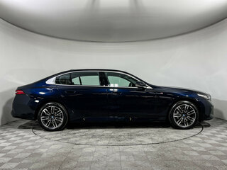 2025 BMW 5 серии Long 530Li xDrive VIII (G60/G61/G68), синий, 8350000 рублей, вид 5