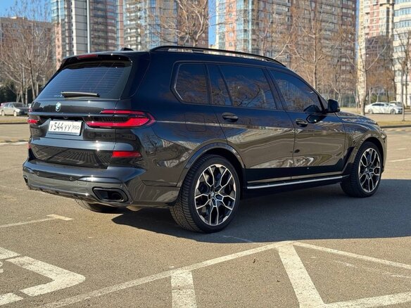 2023 BMW X7 40d I (G07) Рестайлинг, чёрный, 8400000 рублей - вид 5