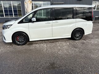 2020 Honda Stepwgn Spada V Рестайлинг, белый, 2350000 рублей, вид 4