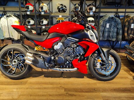 2023 Ducati Diavel V4, красный, 2350000 рублей, вид 1