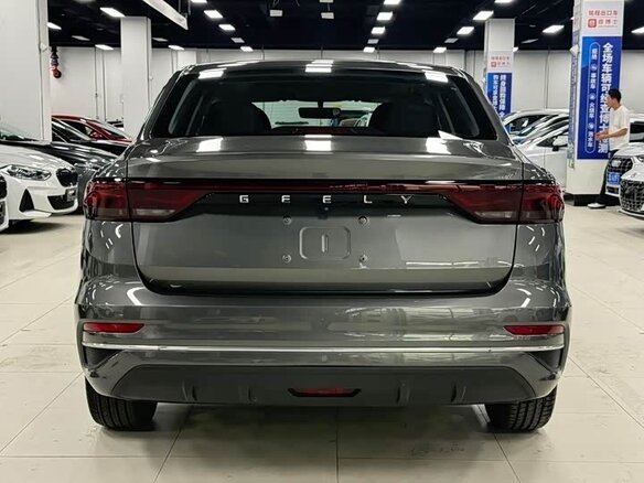 2022 Geely Emgrand II, серебристый - вид 5