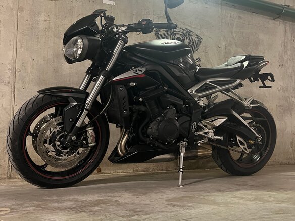 2019 Triumph Street Triple, чёрный, 750000 рублей - вид 3