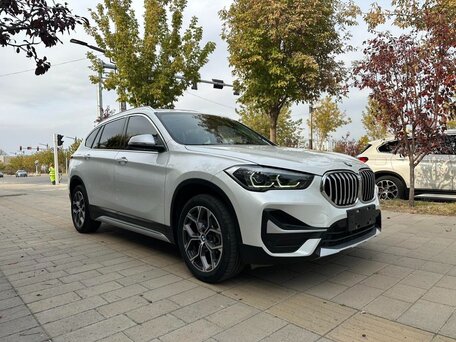2022 BMW X1 Long 20Li sDrive II (F48) Рестайлинг, белый, 2285000 рублей, вид 3