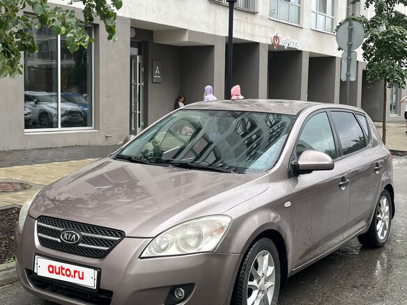 2009 Kia Ceed I, бежевый, 560000 рублей