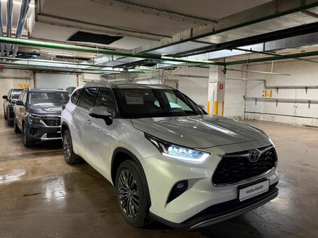 Toyota Highlander IV (XU70)