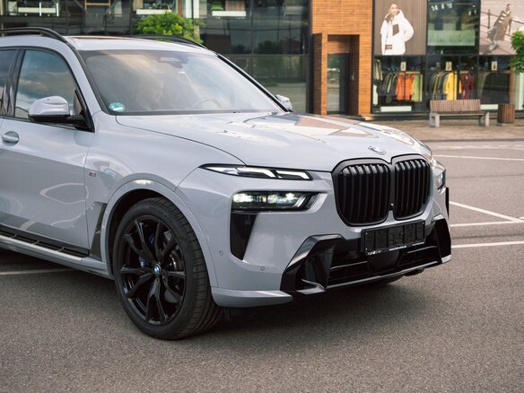 2025 BMW X7 40d I (G07) Рестайлинг, серый - вид 6