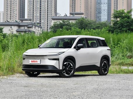 2026 Toyota bZ3X 50 kWh, серебристый, 2340000 рублей, вид 2
