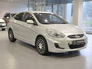 2014 Hyundai Solaris I, серебристый, 686000 рублей, вид 3