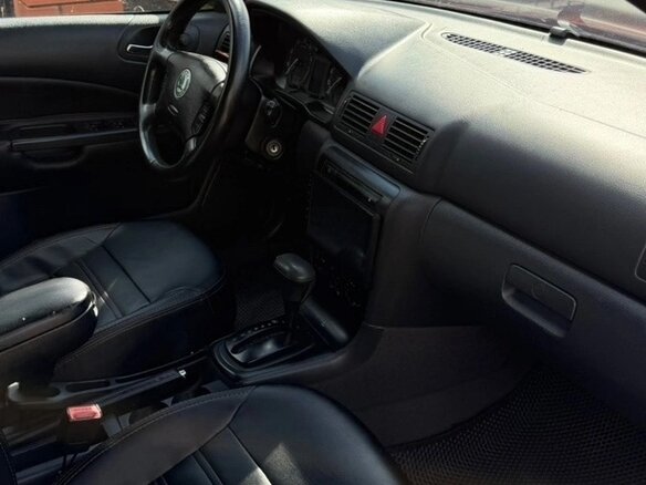 2000 Skoda Octavia I (A4) Рестайлинг, красный, 299000 рублей - вид 11