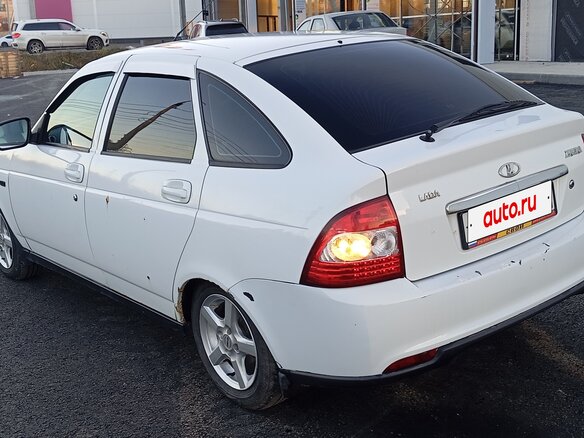 2013 Lada (ВАЗ) Priora I Рестайлинг, белый, 360000 рублей - вид 6