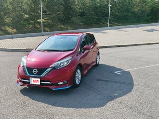 2018 Nissan Note e-Power II Рестайлинг, красный, 1090000 рублей, вид 1