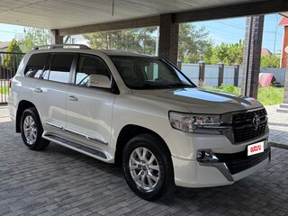 2021 Toyota Land Cruiser 200 Series Рестайлинг 2, белый, 7950000 рублей, вид 3