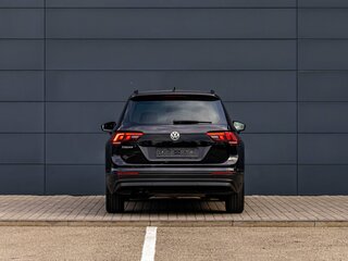 2020 Volkswagen Tiguan II, чёрный, 2355000 рублей, вид 5