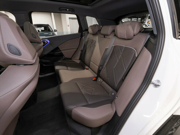 2025 BMW X3 Long 30L xDrive IV (G45/G48), белый, 6700000 рублей - вид 18