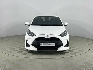 2021 Toyota Yaris IV, белый, 1290000 рублей, вид 2