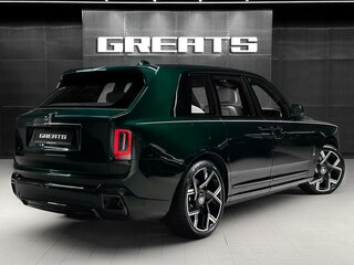2026 Rolls-Royce Cullinan Black Badge I Рестайлинг (Series II), зелёный, 73000000 рублей, вид 5