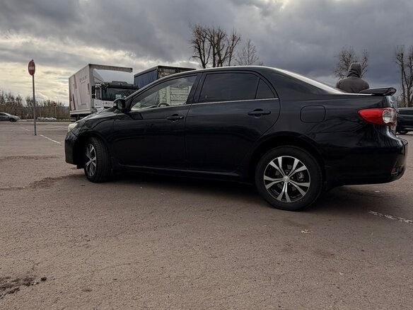 2013 Toyota Corolla X (E140, E150) Рестайлинг, чёрный, 1125000 рублей - вид 3
