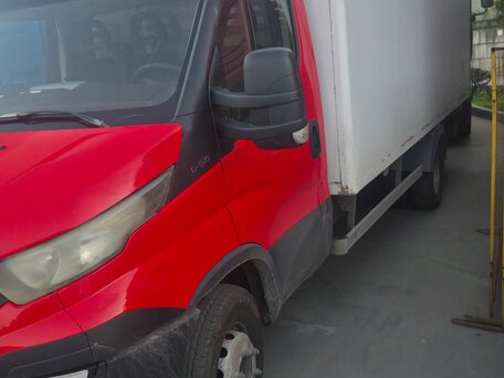 2017 Iveco Daily, красный, 2000000 рублей, вид 2