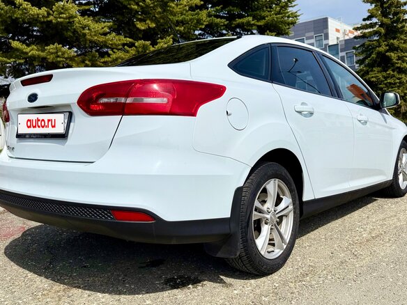 2015 Ford Focus III Рестайлинг, белый - вид 16