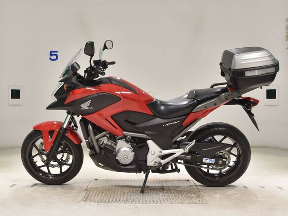 2012 Honda NC 700X, красный, 675000 рублей