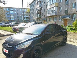 2013 Hyundai Solaris I, чёрный, 700000 рублей, вид 1
