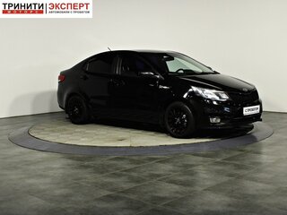 2015 Kia Rio III Рестайлинг, чёрный, 799000 рублей, вид 3