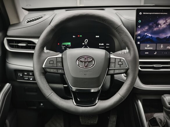 2026 Toyota Highlander IV (XU70), чёрный - вид 17