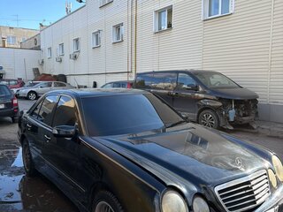 2001 Mercedes-Benz E-Класс 280 II (W210, S210) Рестайлинг, чёрный, 270000 рублей, вид 1