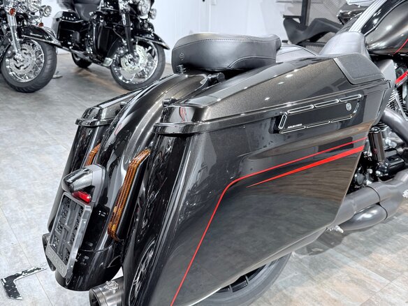 2018 Harley-Davidson CVO Road Glide, чёрный, 2499000 рублей - вид 16