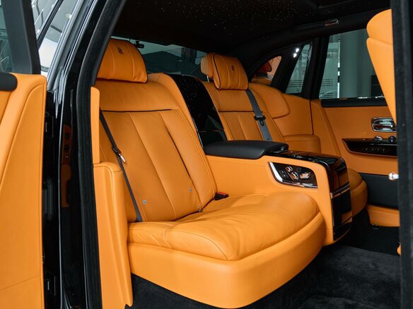 2024 Rolls-Royce Phantom VIII Рестайлинг (Series II), чёрный, 57000000 рублей - вид 17