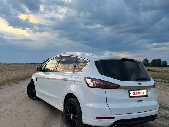 2019 Ford S-MAX II Рестайлинг, белый, 1800000 рублей - вид 1