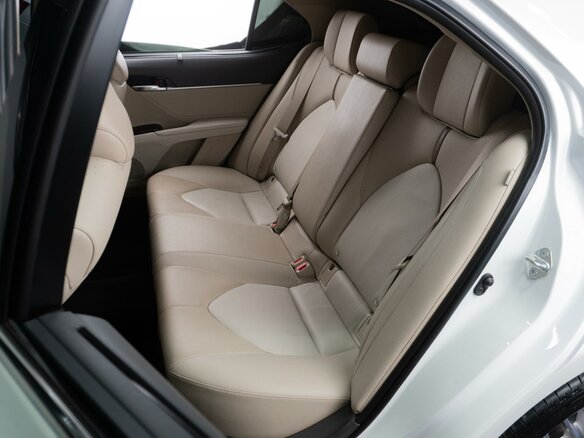 2021 Toyota Camry VIII (XV70), белый, 2949000 рублей - вид 8