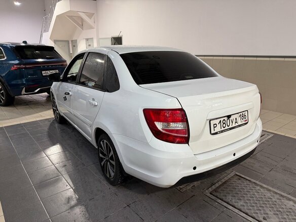 2025 Lada (ВАЗ) Granta I Рестайлинг, белый, 895000 рублей - вид 2