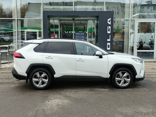 2021 Toyota RAV4 V (XA50), белый, 3200000 рублей, вид 4
