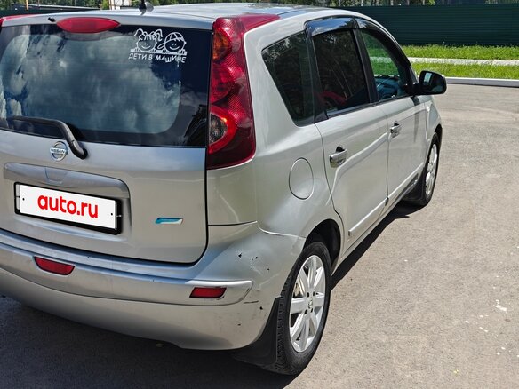 2011 Nissan Note I Рестайлинг, серебристый, 480000 рублей - вид 3
