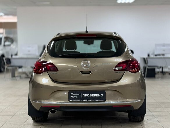 2013 Opel Astra J Рестайлинг, бежевый, 595000 рублей - вид 4