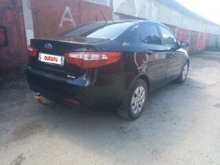 2013 Kia Rio 5-speed III, чёрный, 573000 рублей, вид 4