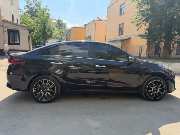 2021 Kia Rio IV Рестайлинг, чёрный, 1700000 рублей - вид 5
