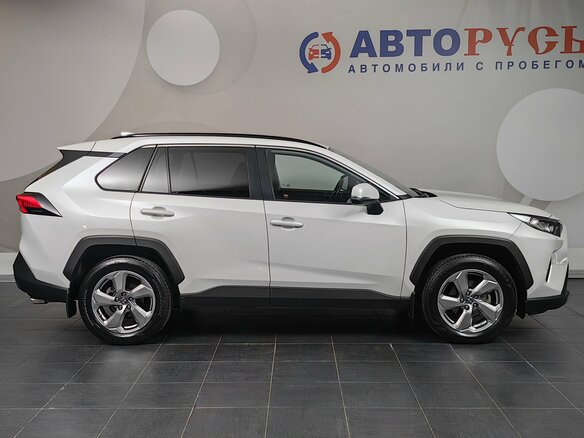 2020 Toyota RAV4 V (XA50), белый - вид 4