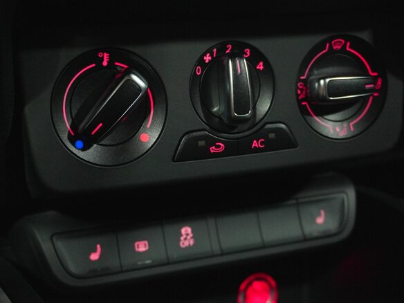 2011 Audi A1 I (8X), красный, 699000 рублей - вид 13
