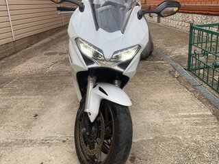 2018 Honda VFR 800, белый, 700000 рублей, вид 1