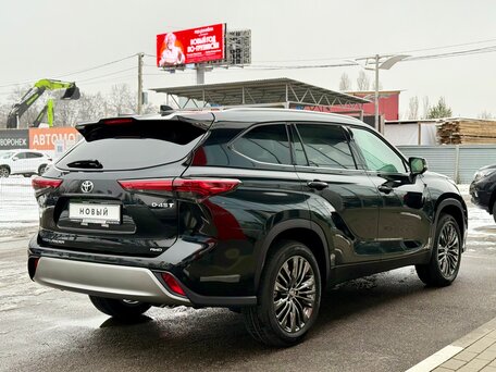 2025 Toyota Highlander IV (XU70), чёрный, 5490000 рублей, вид 3