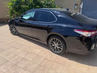 2022 Toyota Camry VIII (XV70) Рестайлинг, чёрный, 3260000 рублей, вид 3